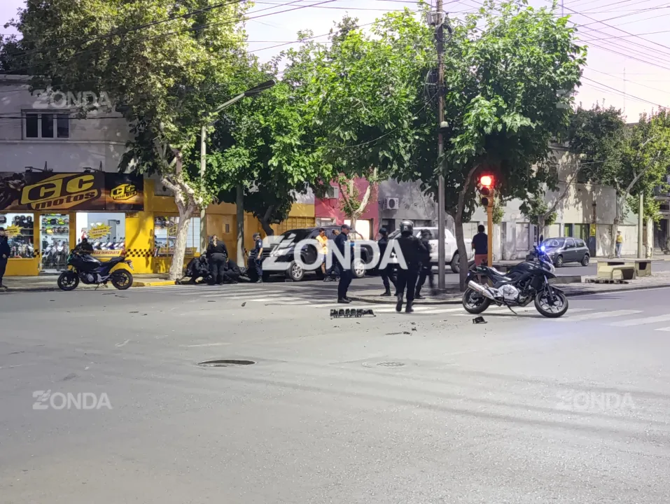 CHOQUE MOTO POLICIA CENTRO