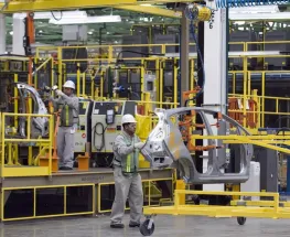 La industria lidera la caída y la economía mostró un freno en febrero