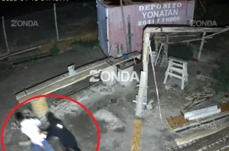 Con objetos robados entre la ropa: así cayeron dos menores en Rawson