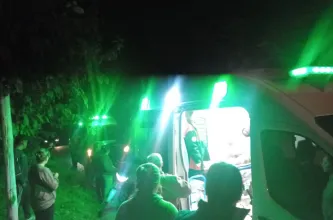 Una mujer fue embestida por una moto en una esquina con baja iluminación