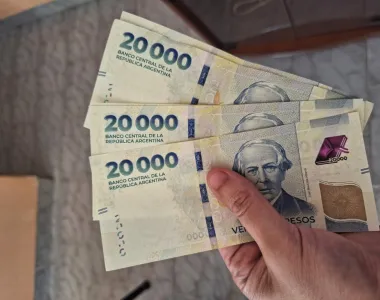 El INDEC registró en marzo una nueva pérdida del salario registrado frente a la inflación