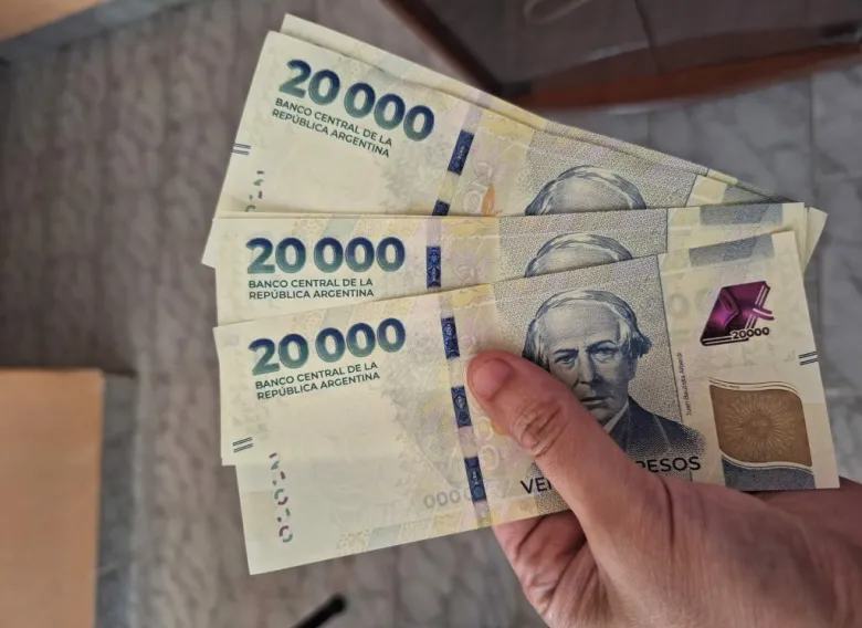 El INDEC registró en marzo una nueva pérdida del salario registrado frente a la inflación