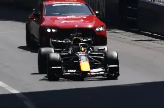 Verstappen quedó detenido en la salida y abandonó el GP de Mónaco