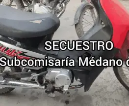 Encontraron una moto robada en la casa del vecino tras seguir las huellas