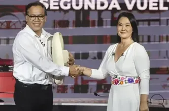 Fujimori toma una mínima ventaja en el balotaje peruano con 98,21% de actas procesadas