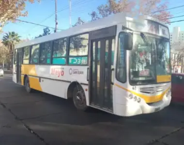 La Provincia sancionó a Mayo y Libertador por recortar frecuencias en el servicio de colectivos