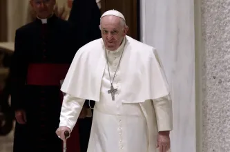 El Papa continúa estable pero cancelan el "Angelus"