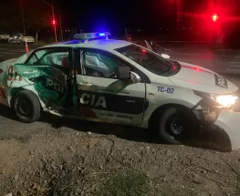 Impresionante choque entre un patrullero y un automóvil en Pocito