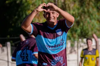 Del Bono sostiene el pleno de victorias y se despega en la Zona B