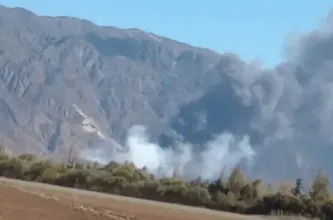 Controlan un incendio en la planta de Tecnología Ambiental y siguen las tareas de enfriamiento