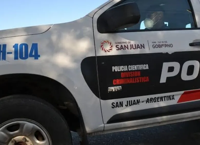 Un camión con obreros volcó en Campo Vid y murió un joven