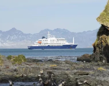 Un brote a bordo de un crucero que salió de Ushuaia dejó tres muertos y activó alertas internacionales