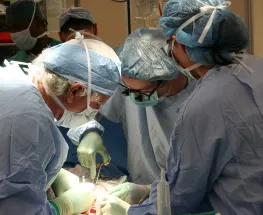 Ataque dentro de un hospital en Ecuador: asesinaron a un paciente en pleno quirófano