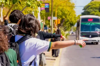 El Gobierno intenta frenar el paro de colectivos con una reunión de urgencia