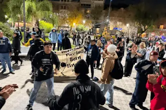 Sanjuaninos se reunieron en la Plaza 25 de Mayo para despedir al Indio Solari