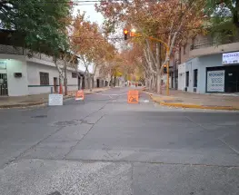 Comenzó la repavimentación en pleno microcentro: trabajan sobre calle Caseros