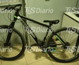 Dos adolescentes sustrajeron una bicicleta, huyeron al ser vistos y uno quedó detenido