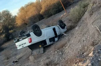 Una camioneta volcó en Ullum y su conductor salió ileso