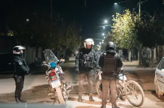 Frustran un intento de robo de bicicleta y detienen a tres hombres en una vivienda