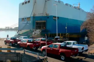 Milei selló un acuerdo con Ecuador que mejora el acceso de los autos argentinos a ese mercado