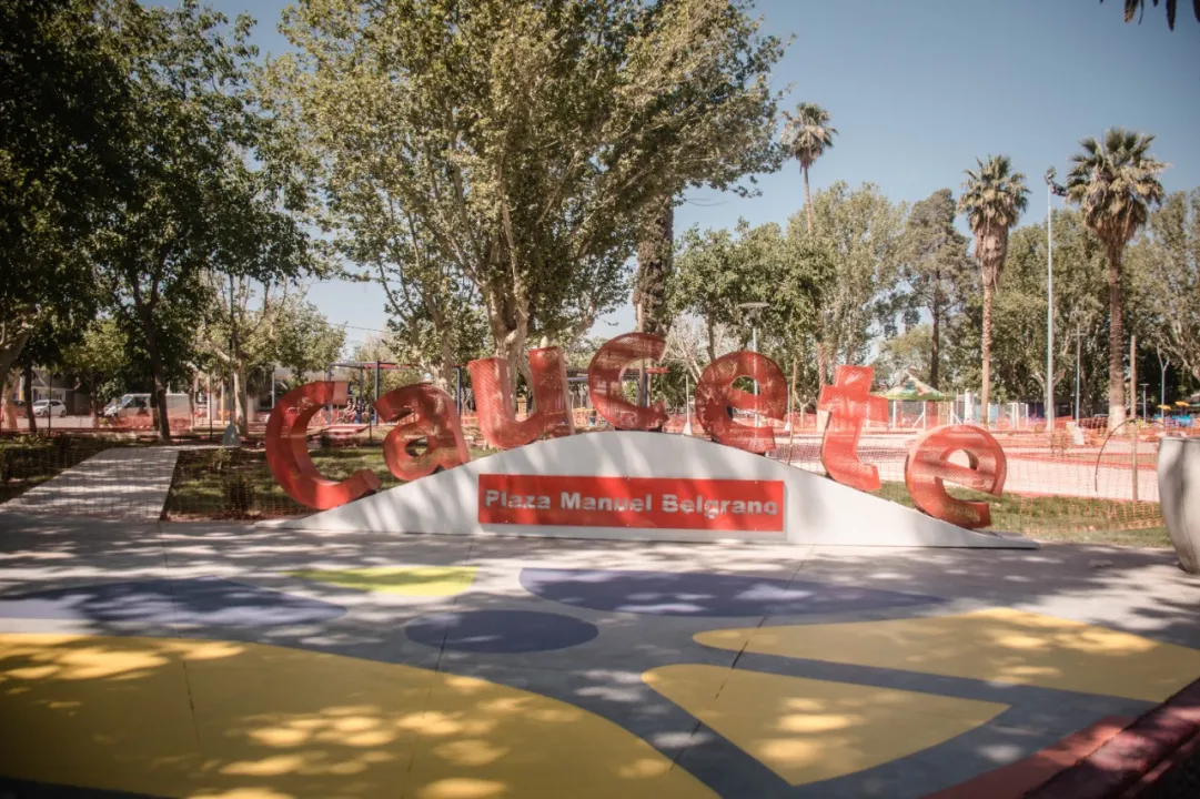 Inauguran la remodelación de la plaza de Caucete