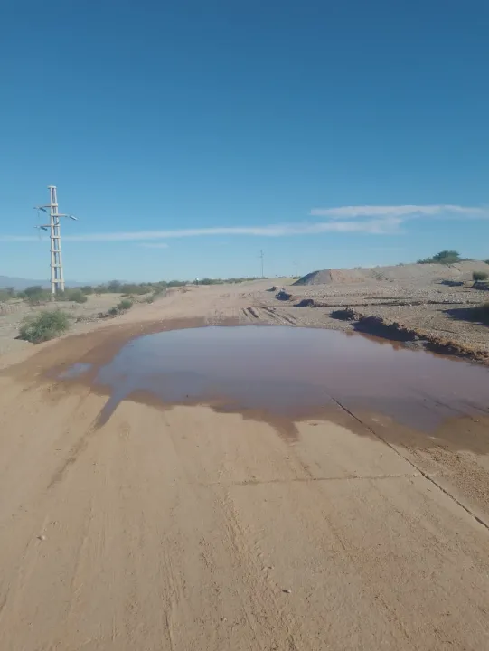 Trabajadores viales reponen la ruta 40 en la zona norte de la provincia