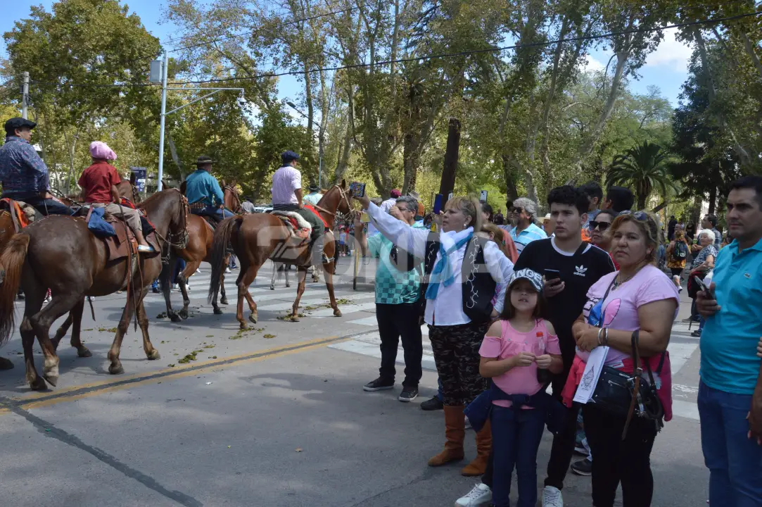 caballos y gente (4).JPG