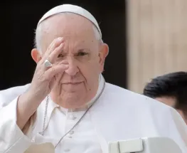 El Papa seguirá internado por varios días por una infección pulmonar