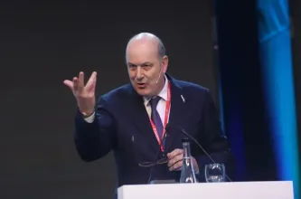 Sturzenegger propone crear empresas 100% gestionadas por IA