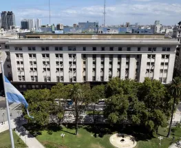 Los ingresos tributarios volvieron a caer en términos reales durante abril