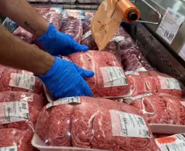La carne subió más del doble que la inflación y cayó el consumo en Argentina