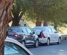 Remiseros protestaron contra Uber y DiDi en San Juan, pero la caravana terminó con un choque