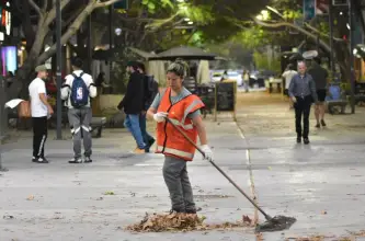 La Capital programa una semana de tareas en plazas y espacios verdes del sur