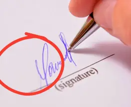 Qué interpreta la grafología cuando una persona firma solo con la inicial