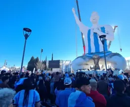 Cutral Co presentó una escultura de Messi de 26 metros sobre la Ruta 22