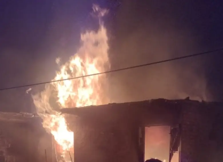 Desesperado pedido de ayuda tras un incendio que dejó a una familia sin nada