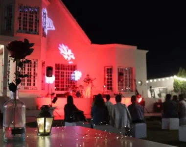 Escarlata llega al Chalet Cantoni con una noche íntima de canciones y cruces musicales