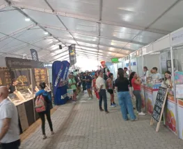 La expo del Ironman 70.3 reúne artículos deportivos, alimentos sanos y productos regionales