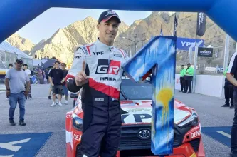 Rossi imparable: metió pole, quedó a nada del récord… pero deberá remontar