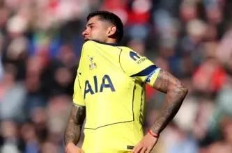 "Cuti" Romero salió lesionado y encendió la alarma en la Selección