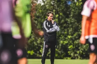 Hoyos inició su ciclo en Inter Miami y destacó el desafío de dirigir a Messi