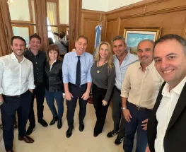 Adorni encabezó una extensa cumbre política en medio de roces dentro del oficialismo