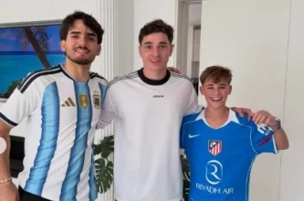 Gracias al sanjuanino Nachanno un joven barbero cumplió su sueñortar el pelo a Julián Álvarez
