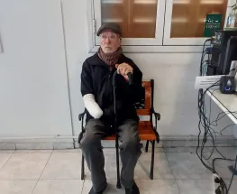 Tiene 72 años, está casi sordo y denunció que PAMI le rechazó los audífonos y ya no sabe qué hacer
