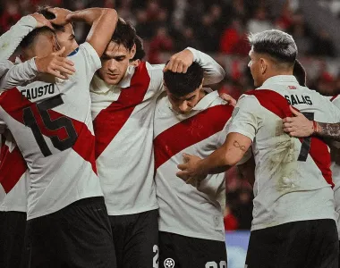 River resolvió en el complemento y terminó arriba en el Grupo H