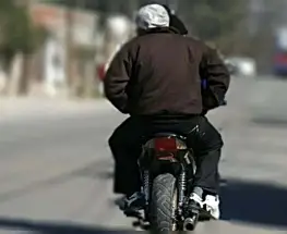 Una jubilada fue asaltada en Albardón tras ser interceptada por dos motochorros