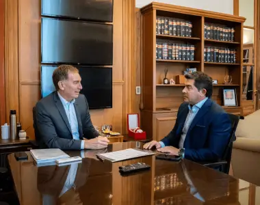 Santilli y Orrego repasaron en Casa Rosada reforma electoral, obras y minería