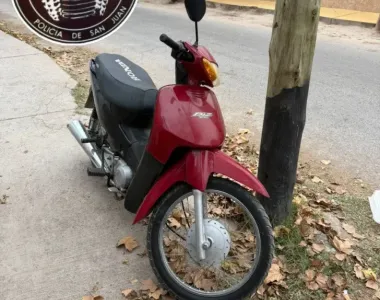 Vecinos retuvieron a un joven tras un intento de robo de moto en el centro