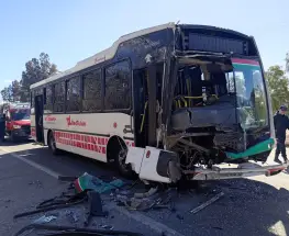 Un colectivo y un camión protagonizaron un choque en la Ruta 20