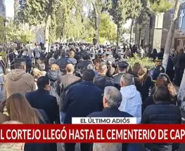 El multitudinario cortejo fúnebre llegó al Cementerio de Capital para el último adiós a las víctimas